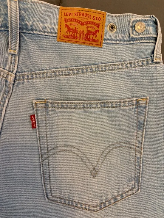 Levi’s Cinch Shorts Size 32 NWT - Picture 3 of 6